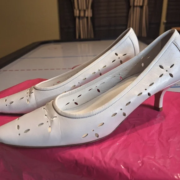 Rangoni White Pumps Heels Shoes Classic Design. Size 7.5 B - Picture 3 of 9